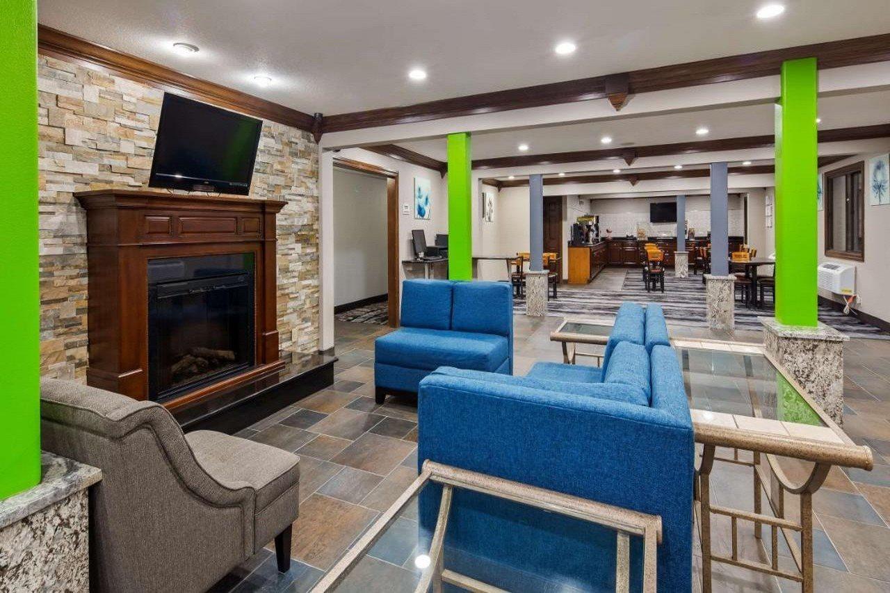 Ramada By Wyndham Cedar Rapids South Hotel Exterior photo