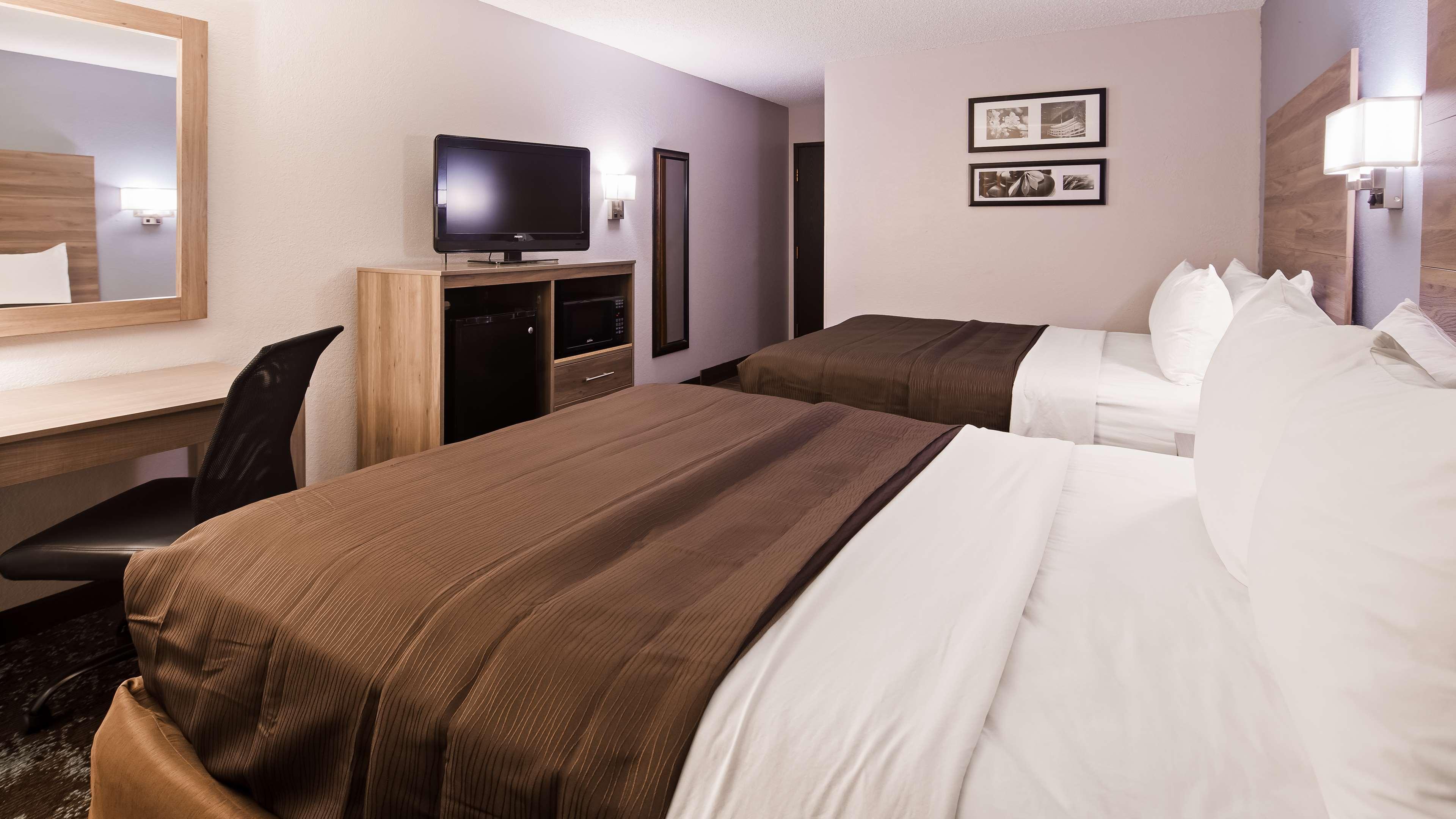 Ramada By Wyndham Cedar Rapids South Hotel Exterior photo