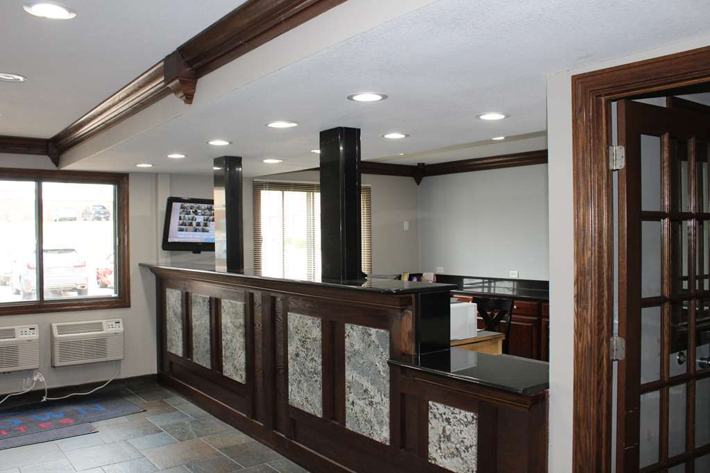 Ramada By Wyndham Cedar Rapids South Hotel Interior photo
